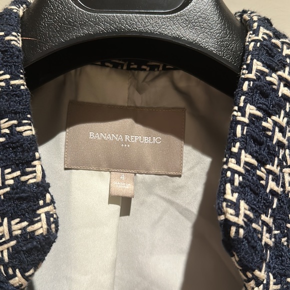 Banana Republic Blazer. Size 4. Blue and white stitched pattern - Picture 2 of 5